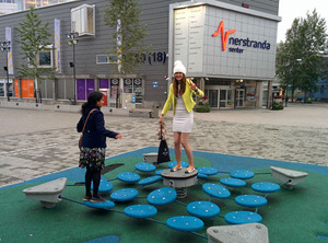 Hanna and Poornima at 3 in the morning after the Bermuda Pary at the Tromsø Olympiad